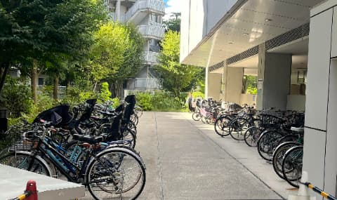 八雲図書館駐輪場