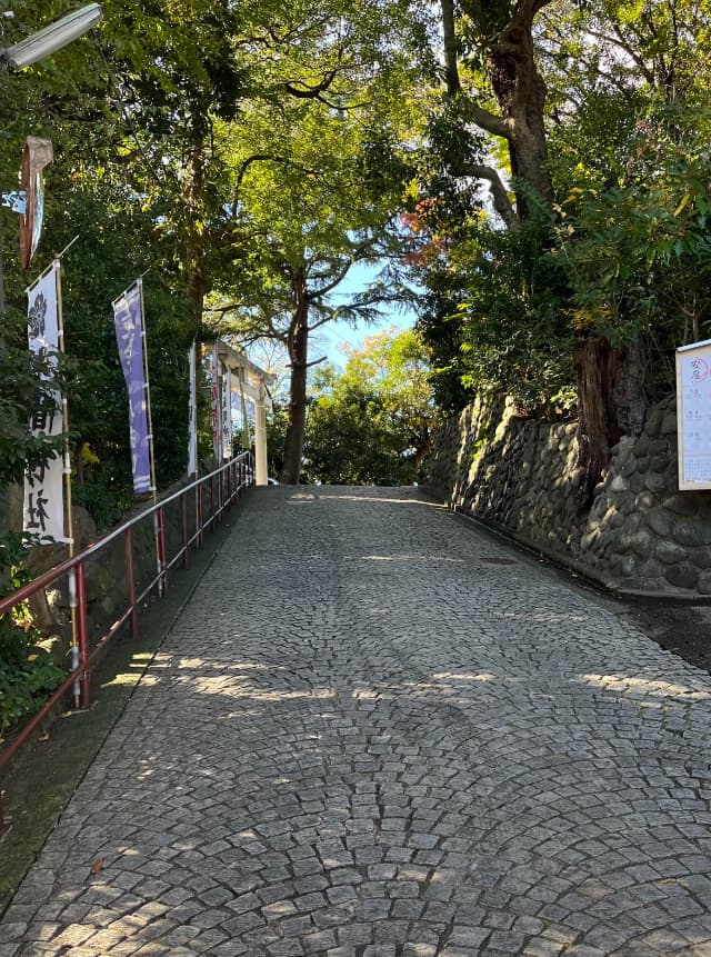 多摩川浅間神社入口の坂.