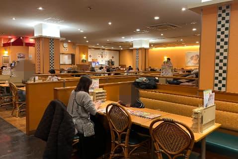 サイゼリヤ店内