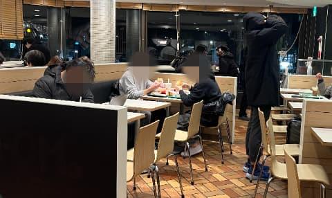 マクドナルド店内