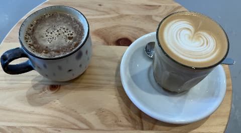 コーヒーとハニーラテ