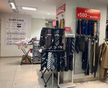 スーツスクウェア店内