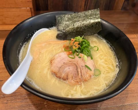 塩白湯ラーメン