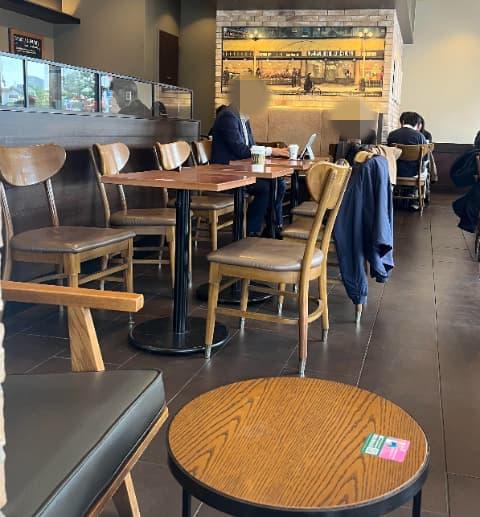 田園調布スタバ店内